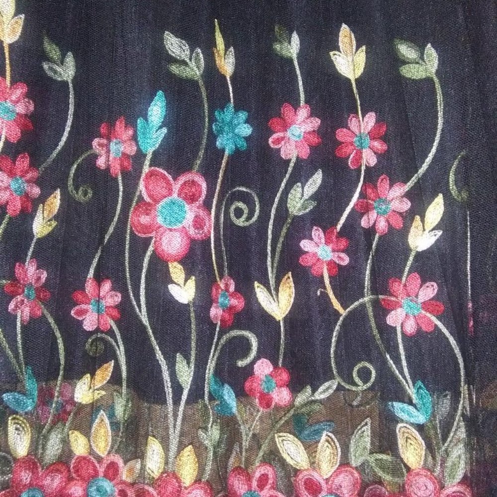 Studio West Apparel Size Medium Netted Skirt - image 3